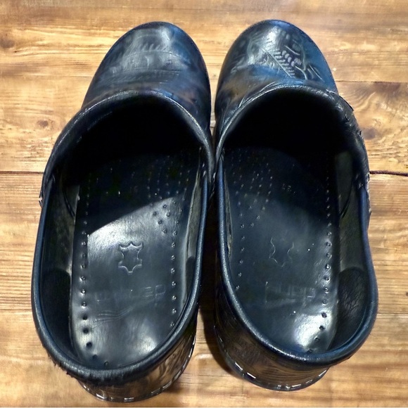 Dansko Professional Black Tooled Clog Mule Leather Women's EU Size 37(6.5-7) EUC - Picture 9 of 10